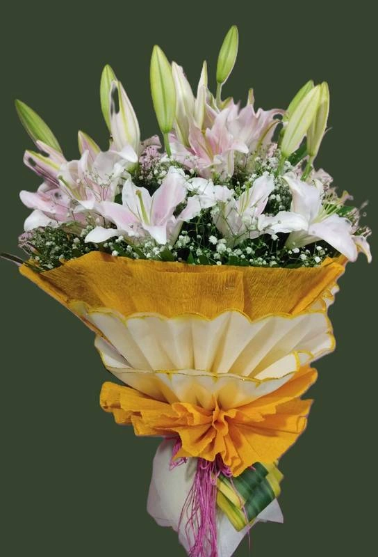 Blooming-Lilies-Hand-Bouqet-Rs2250