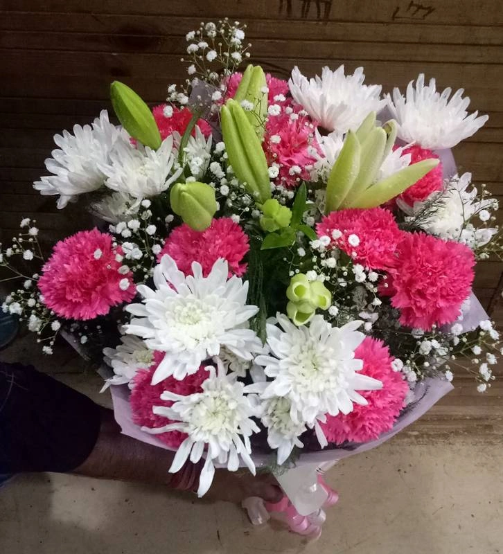 Chrysanthemum Lilies And Carnation Hand Bouquet Rs 1249