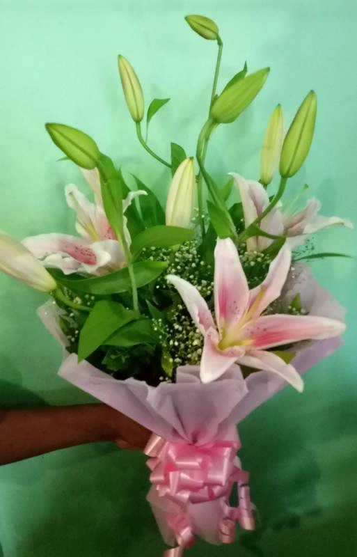 Fresh Lilies Bouquet Rs 1149