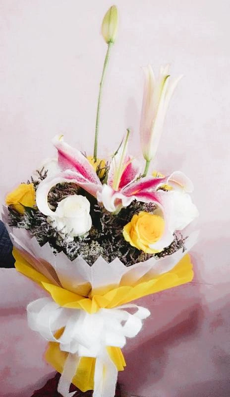 Lilies with Roses Hand Bouquet Rs 1079