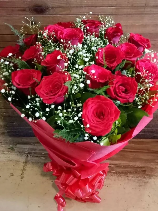 Red Roses Hand Bouquet Rs 850