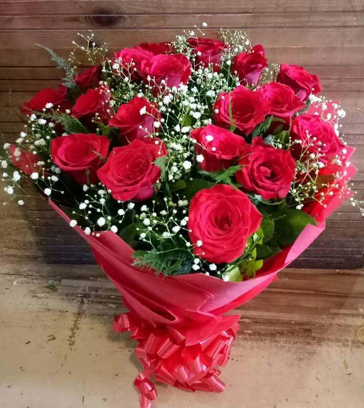 Red Roses Hand Bouquet Rs 850