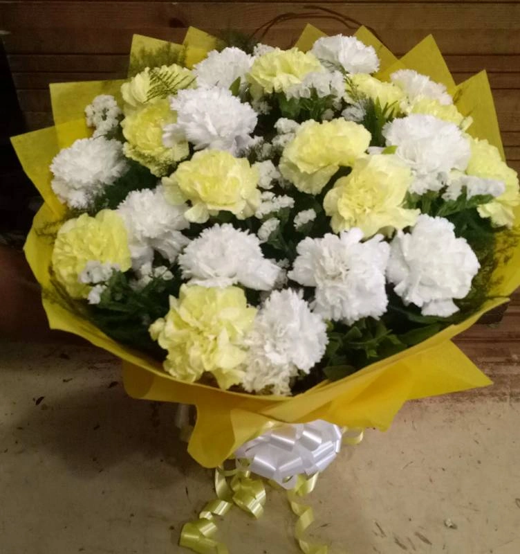 White And Yellow Carnation Hand Bouquet Rs 1279