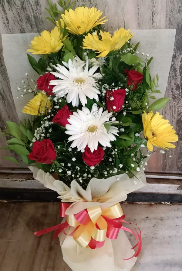 Elegant Mix Bouquet of Roses and Gerberas